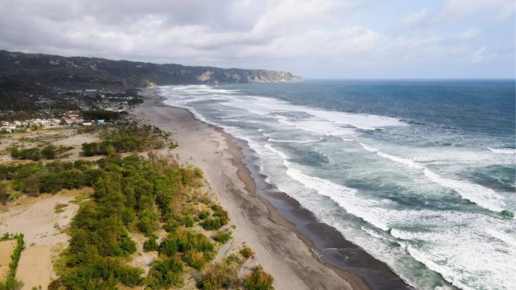 4 Destinasi Wisata Ikonik Indonesia untuk Mengisi Libur Akhir Pekan 2 5